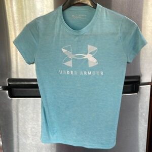 Under armor heat gear extra‎ large blue white  snag on front hem .